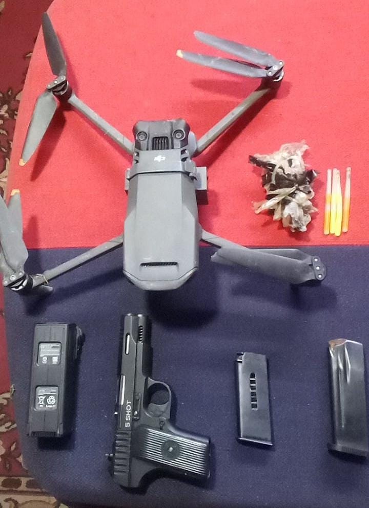 सीमा पर मिले ड्रोन और हथियार, पाकिस्तान नहीं आ रहा बाज