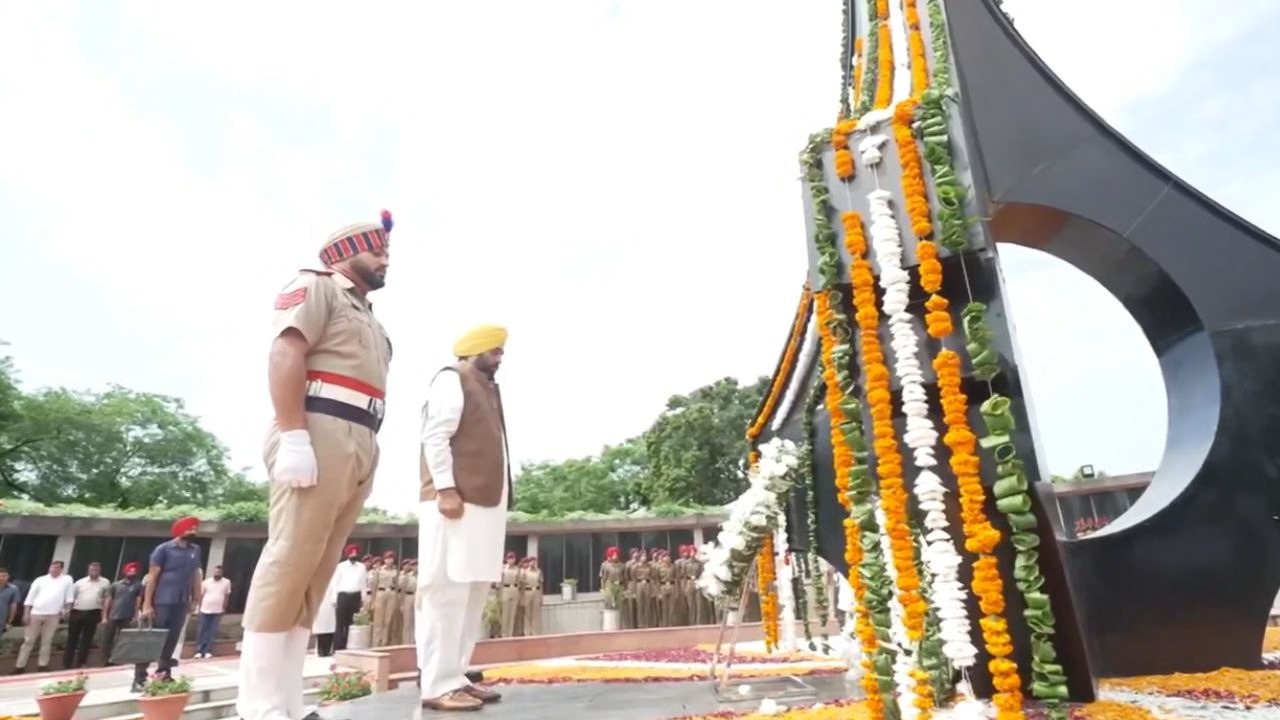 कारगिल विजय दिवस की 26वीं वर्षगांठ : सीएम मान ने सैनिकों की बहादुरी और बलिदान को किया सलाम