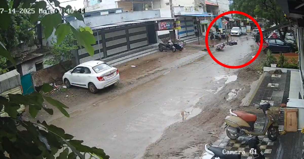 दर्दनाक हादसे में एकलौते बेटे की मौत: रिवर्स ले रही वैन से टकराई बाइक, खंभे से टकराने पर चली गई जान, घटना CCTV में कैद