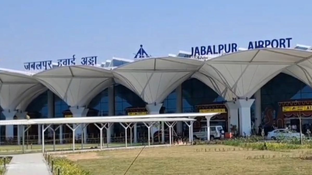 डुमना एयरपोर्ट को बम से उड़ाने की धमकी: 8 दिन में दूसरी बार आया धमकी भरा ईमेल, FIR दर्ज