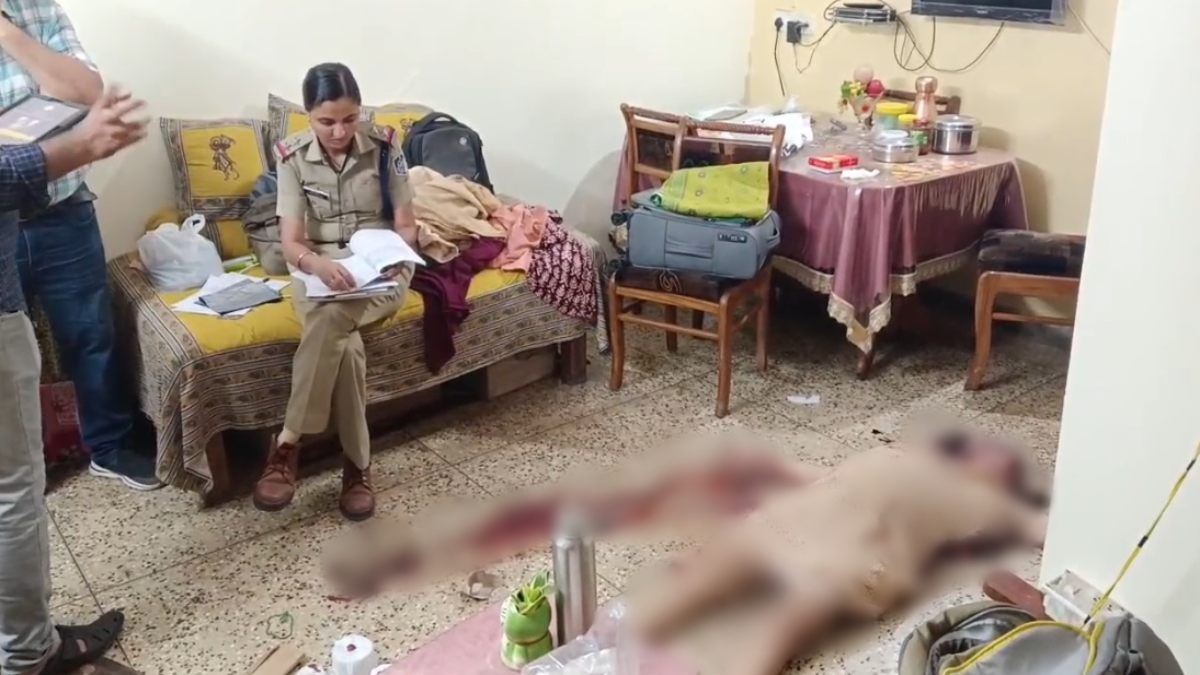 महिला प्रोफेसर की घर में मिली लाश: फर्श पर चारों तरफ बिखरा था खून, इलाके में सनसनी