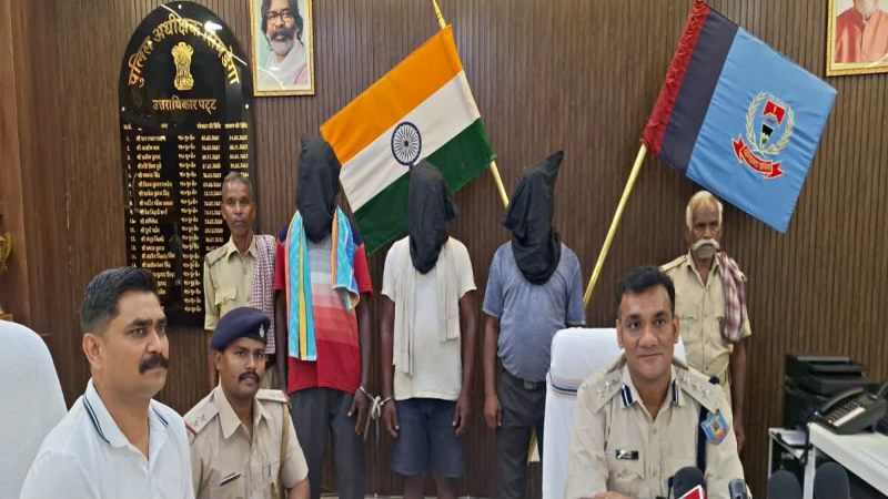 झारखंड में गुरु शिष्य परंपरा हुई कलंकित : शिक्षक ने 9 वर्षीय छात्रा को बनाया हवस का शिकार, फिर की मामला दबाने की कोशिश, आरोपी सहित 3 गिरफ्तार