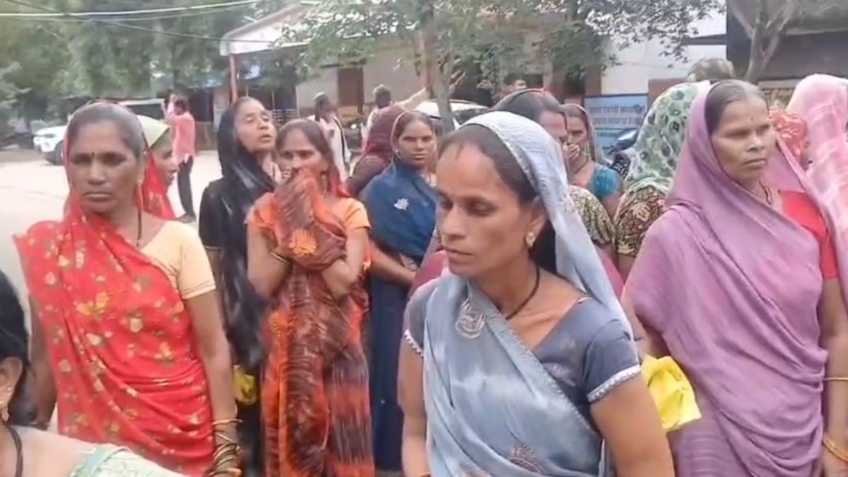 जनसुनवाई में अवैध शराब बिक्री की शिकायत: महिलाएं बोली- लाडली बहना के पैसे से शराब पी रहे पति, गांव में नशे से रोजाना हो रहे झगड़े