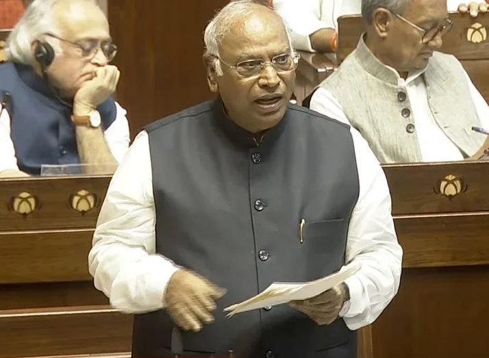 Parliament Monsoon Session : ‘गालियों का हिसाब है, ट्रंप के दावों का नहीं, कांग्रेस की विरासत पर ये सरकार और कितने दिन चलेगी ?’- राज्यसभा में बोले मल्लिकार्जुन खड़गे