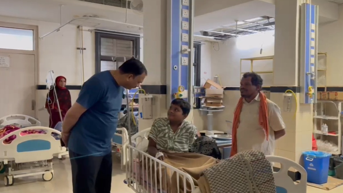 स्वास्थ्य मंत्री ने DKS अस्पताल का किया औचक निरीक्षण, इलाजरत मरीजों का पूछा हाल, स्वास्थ्य सुविधाओं का लिया जायजा