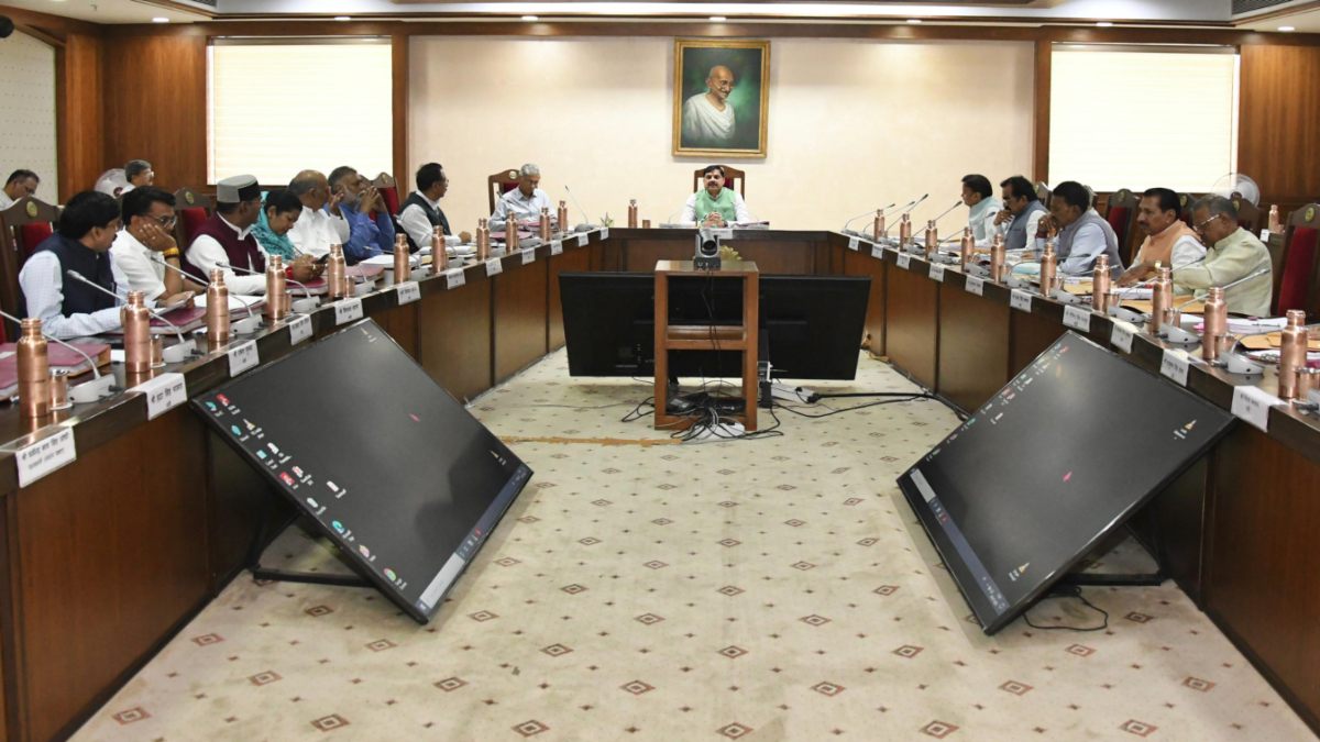 Mohan Cabinet Decisions: गुरु पूर्णिमा उत्सव का ऐलान, लाडली बहनों को तोहफा, 49 हजार से अधिक पद मंजूर, कैबिनेट बैठक में इन अहम फैसलों पर लगी मुहर  