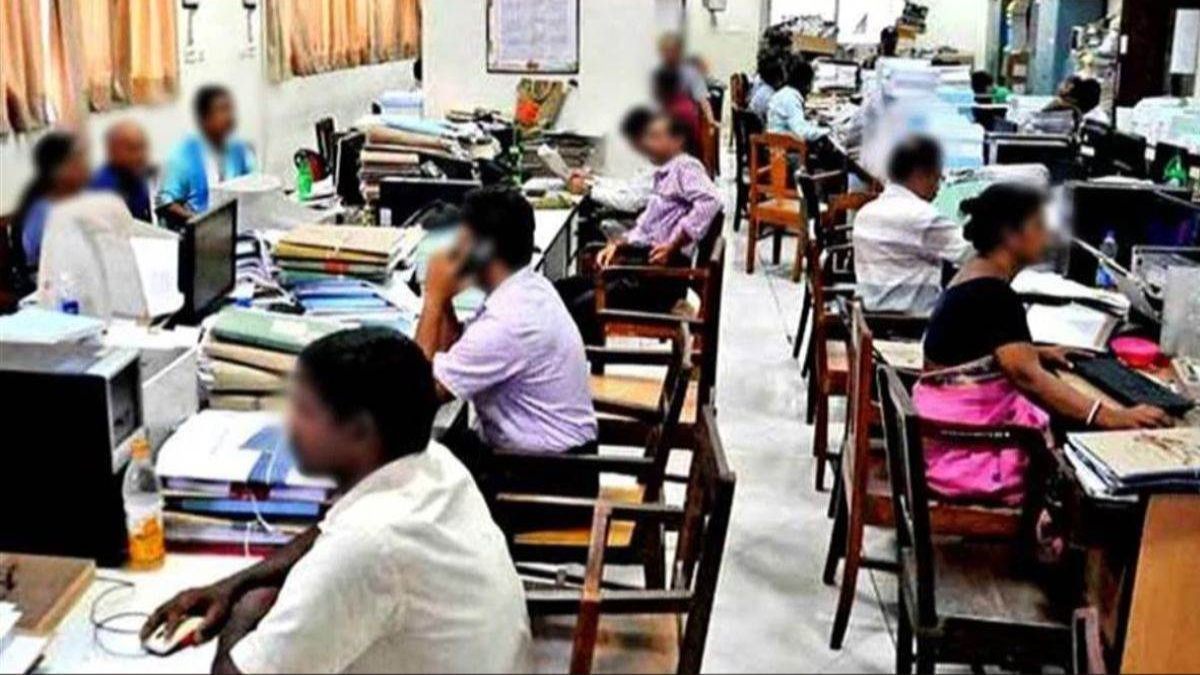 MP में पदोन्नति नीति पर विवाद: अधीनस्थों को प्रमोशन मिलने के बाद बेचारे होंगे जाएंगे ‘प्रभारी’, कर्मचारी संगठनों में आक्रोश