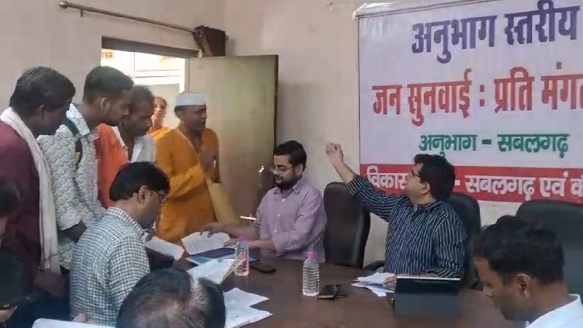 ‘यहां से जा, नहीं तो थप्पड़ पड़ जाएगा…’, SDM ने समाजसेवी को दी धमकी, धक्के देकर ऑफिस से निकलवाया बाहर 