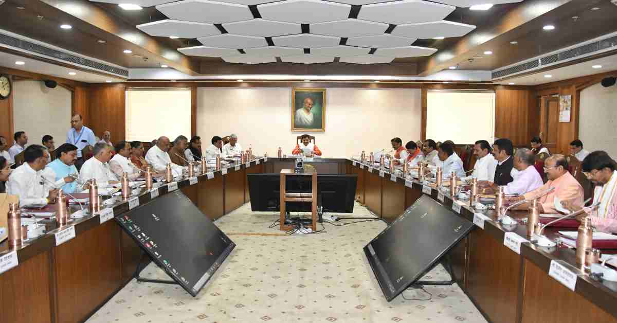 Mohan Cabinet Meeting: किसानों को समय पर मिलेगा खाद, MP में बनेगा विश्वस्तरीय डाटा सेंटर, ग्वालियर-उज्जैन व्यापार मेले में 50% की छूट, कैबिनेट में इन प्रस्तावों को भी मिली मंजूरी