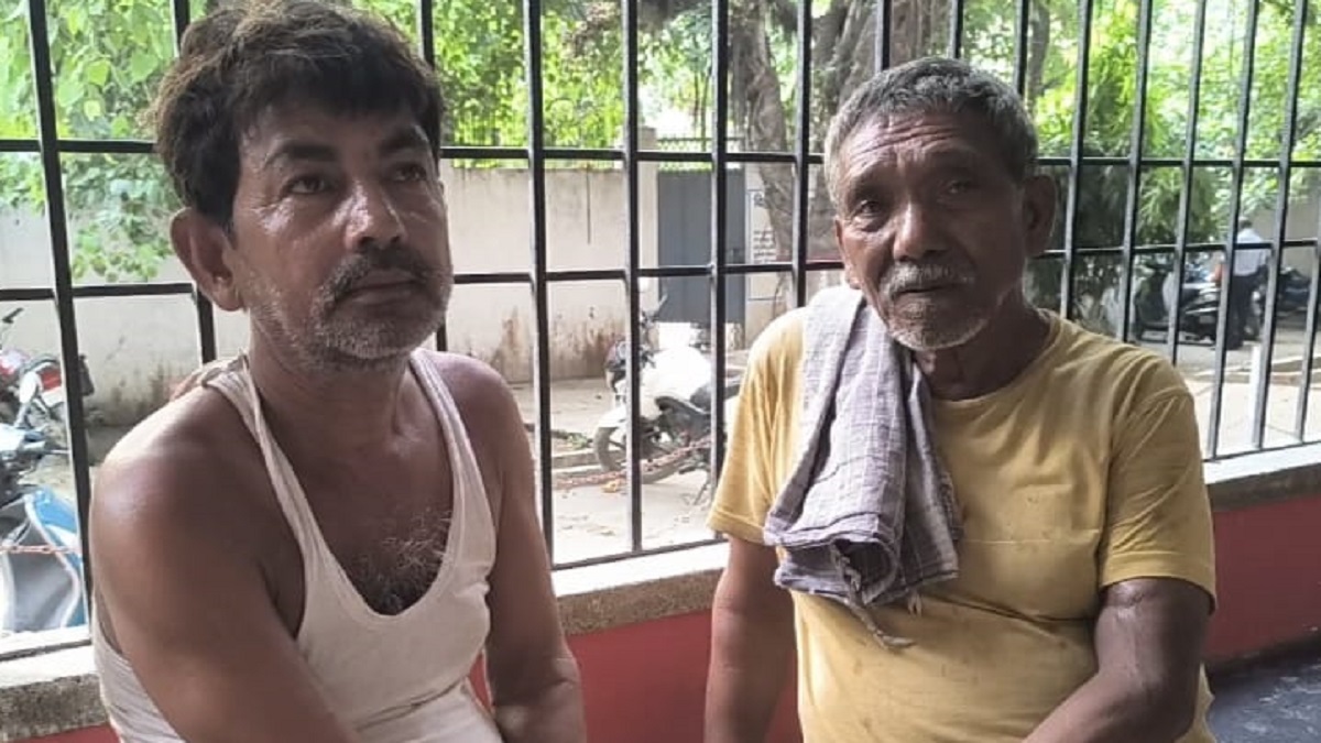 Muzaffarpur Liquor : शराबबंदी कानून के तहत सिकंदरपुर में छापेमारी, चार गिरफ्तार