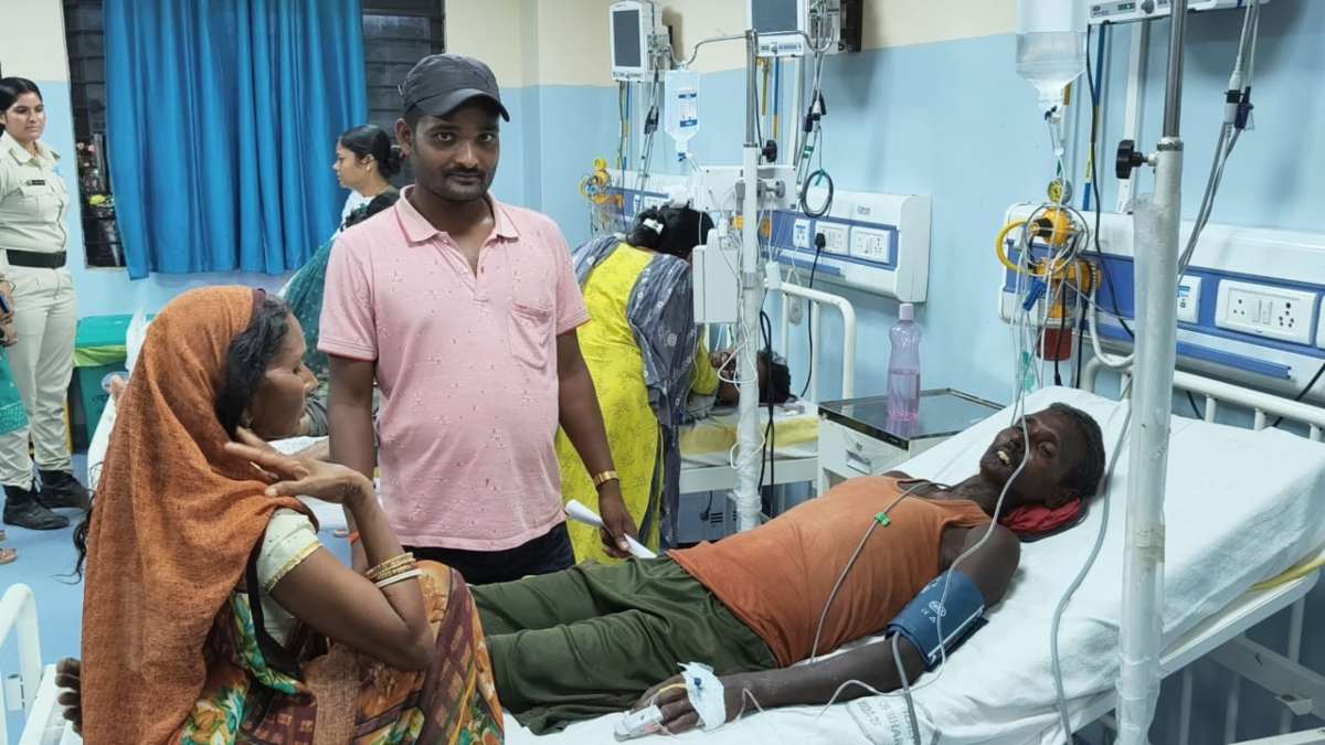 CHC पर लापरवाही का आरोप: सांप काटने से तड़पते युवक को नहीं मिला इलाज, परिजन बोले- डॉक्टर नदारद थे, जांच कर कार्रवाई हो