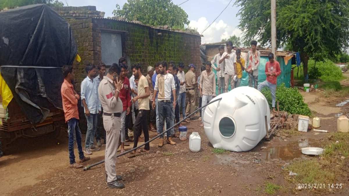 दर्दनाक हादसा: पानी की टंकी गिरने से 6 साल के मासूम की मौत, नगर परिषद की लापरवाही पर लोगों का भड़का आक्रोश