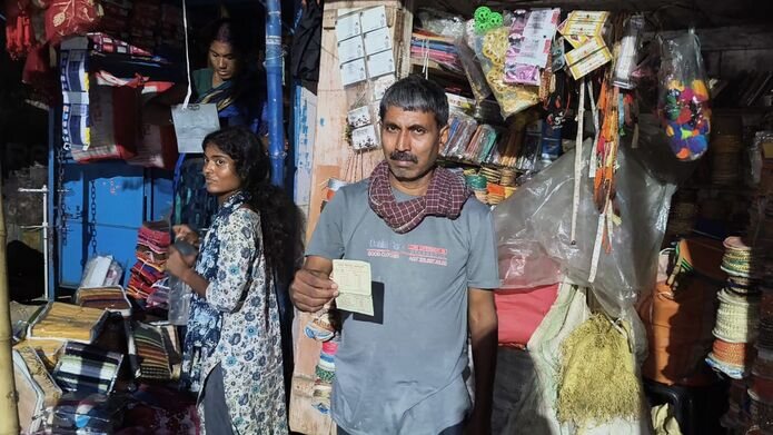 Bihar News: नगर पंचायत की मनमानी वसूली पर बवाल, फुटपाथ विक्रेताओं ने जताया विरोध