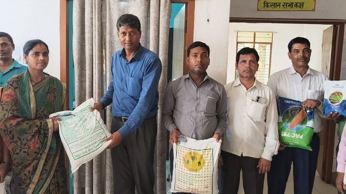 Bihar News: किसानों को मिल रहा अनुदानित दर पर बीज, ‘पहले आओ, पहले पाओ’ के आधार पर वितरण