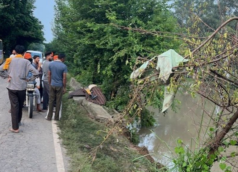 पंजाब : माता नैना देवी के दर्शन कर लौट रहे श्रद्धालुओं से भरी गाड़ी नहर में गिरी , 6 की मौत
