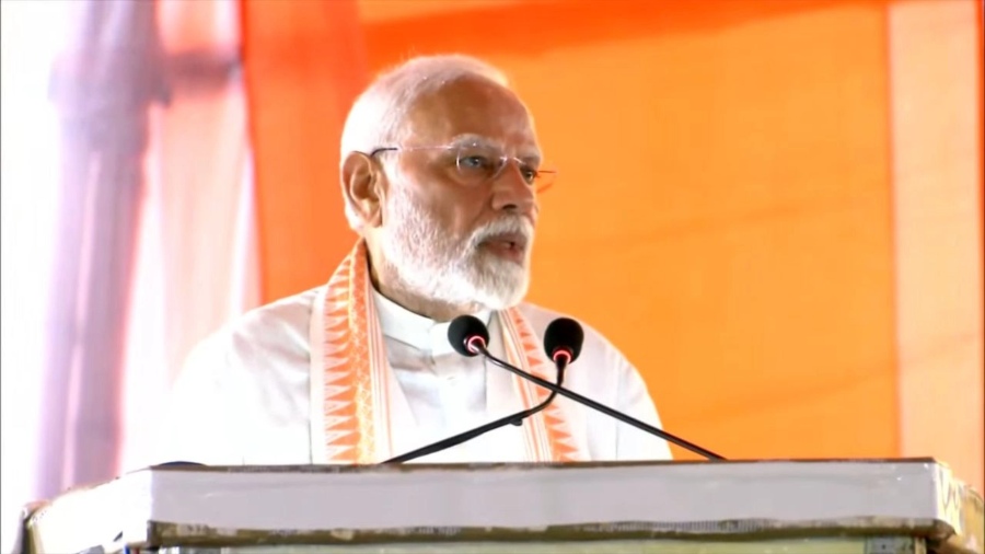 दीदी के गढ़ में पीएम मोदी की दहाड़, बोले- बंगाल का गुंडा टैक्स रोक रहा निवेश, लॉ कॉलेज में छात्रा से गैंगरेप का भी किया जिक्र
