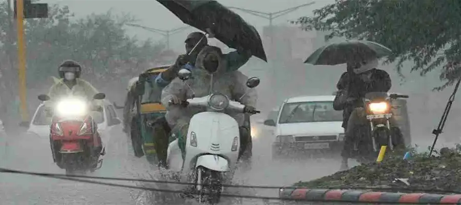 पंजाब के कई इलाकों में सुबह से तेज बारिश, दशहरा आयोजकों की बढ़ी चिंता