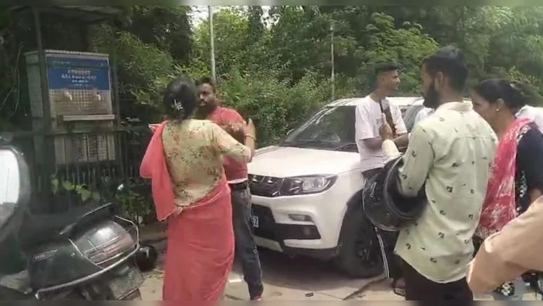 Rajasthan News: साली के साथ दिखे पति की पत्नी ने की जमकर पिटाई- Video