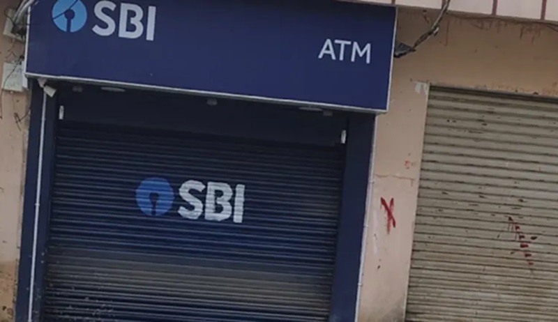 Rajasthan News: अजीतगढ़ में SBI का एटीएम ही उखाड़कर ले गए चोर, गार्ड को बनाया बंधक
