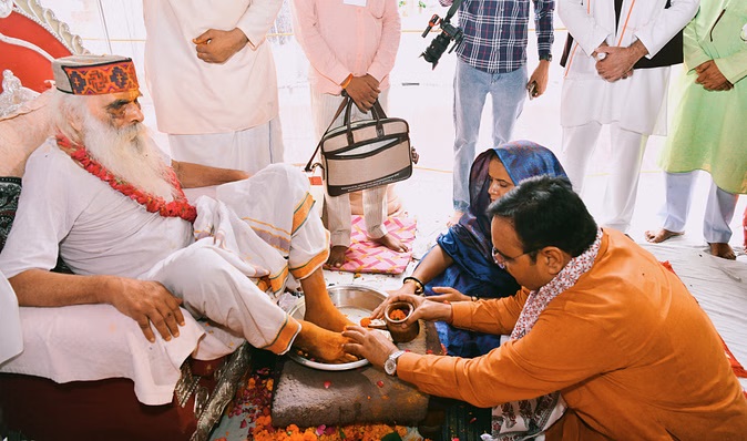Rajasthan News: गुरु पूर्णिमा पर मुख्यमंत्री भजनलाल शर्मा ने संतों का किया सम्मान, जनता की सुनीं समस्याएं