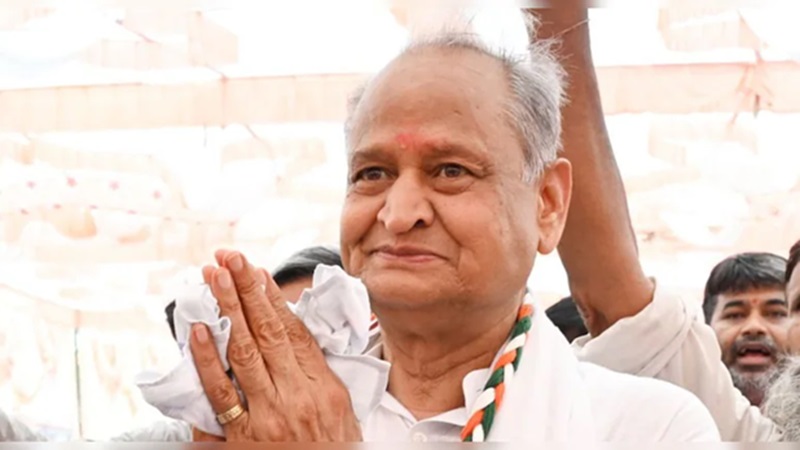 Rajasthan News: अब तो पति-पत्नी भी डरते हैं कि कहीं फोन टेप तो नहीं हो रहा- अशोक गहलोत