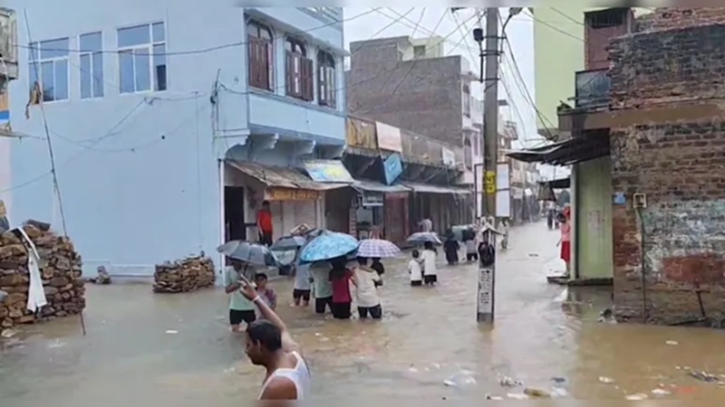 Rajasthan News: राजस्थान में मूसलधार बारिश से हाहाकार: 31 बांध ओवरफ्लो, कई इलाके जलमग्न