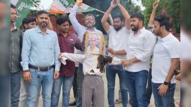 Rajasthan News: झालावाड़ स्कूल हादसा: अजमेर में युवा कांग्रेस ने लगाए शिक्षा मंत्री हाय-हाय के नारे, मांगा इस्तीफा