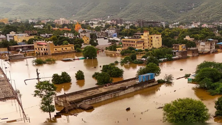 पंजाब में मानसून का कहर : भारी बारिश को लेकर Yellow Alert, नदी का जलस्तर बढ़ने से बाढ़ जैसे हालात