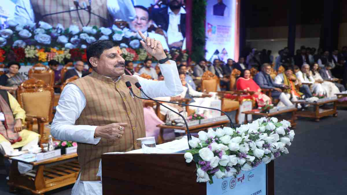 Rewa Regional Tourism Conclave: 3000 करोड़ से ज्यादा के मिले निवेश प्रस्ताव, सीएम डॉ. मोहन यादव ने पंचायत की ‘रिंकी’ और एक्टर मुकेश तिवारी समेत कई निवेशकों से की चर्चा