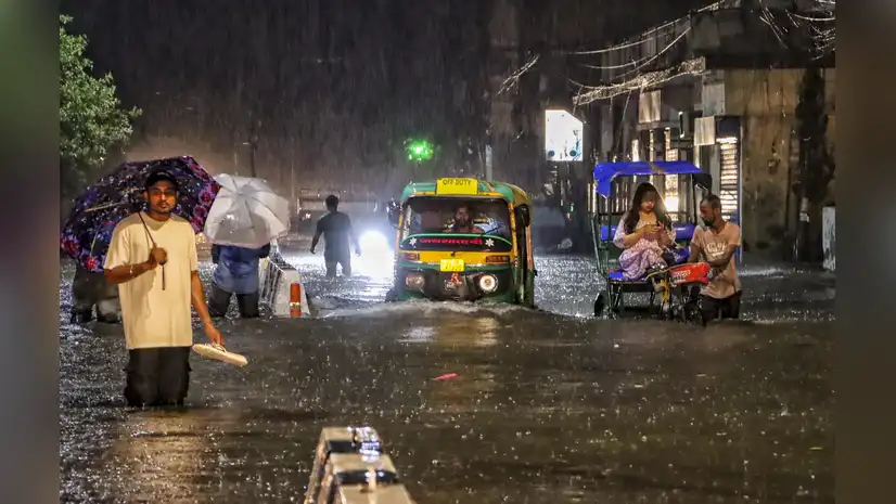 पंजाब में लगातार बारिश के कारण रास्ते जाम, आकाशीय बिजली गिरने की संभावना