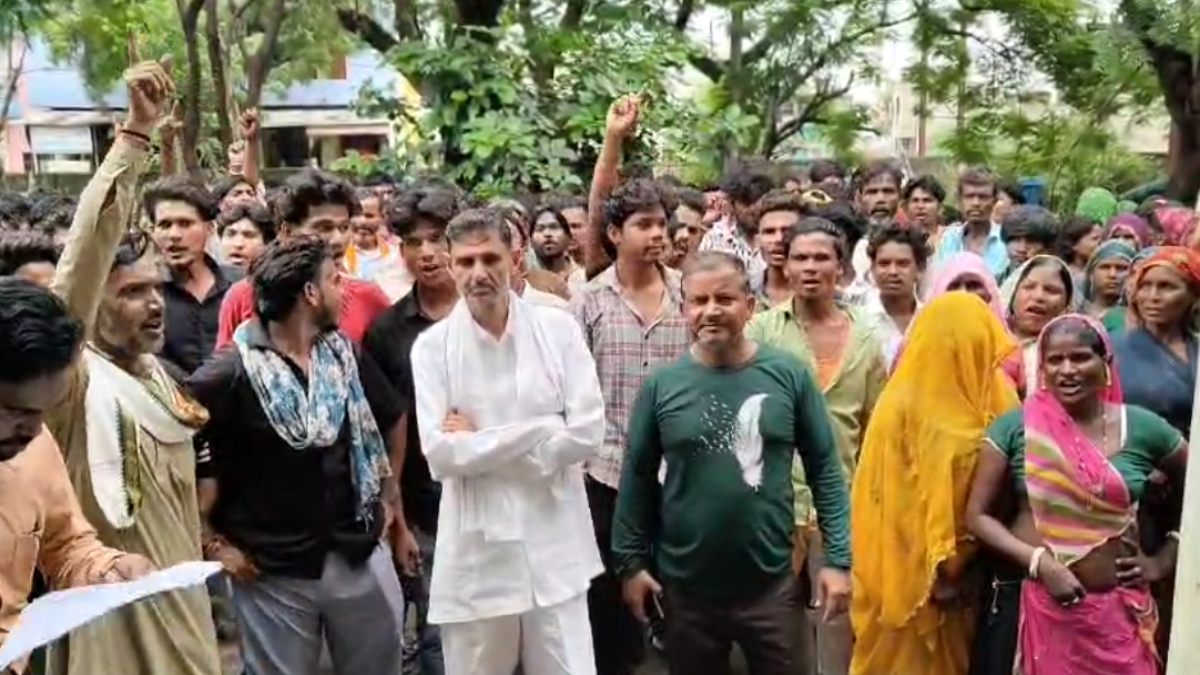बीजेपी नेता पर महिला से छेड़छाड़ का आरोप: बेटी की पोस्ट पर मचा बवाल, आदिवासी समुदाय ने एसपी ऑफिस का किया घेराव  