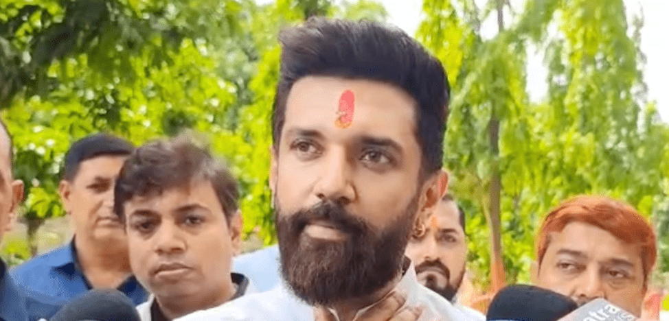 Bihar News: राजभवन में मुलाकातों का दौर, चिराग पासवान ने मांझी को बताया पिता तुल्य, विपक्ष पर साधा निशाना