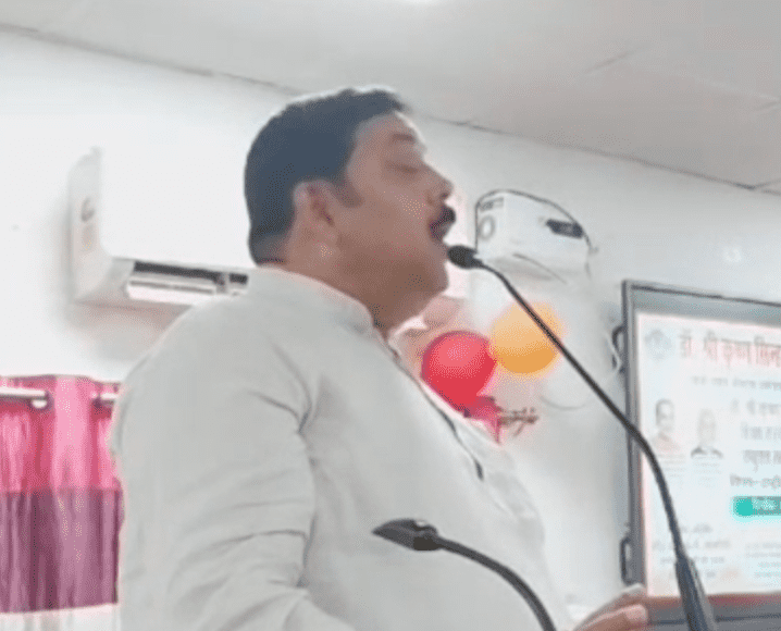 Bihar News: बीआरए बिहार यूनिवर्सिटी के कुलपति डॉ दिनेश चंद्र राय बाबा रामदेव को खुले मंच से देने लगे गाली, बोले- ‘बाबा..वा पगला गया है क्या? इ ..ला?’