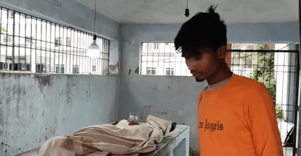 Bihar News: फंदे से लटका मिला छात्र का शव, इलाके में फैली सनसनी