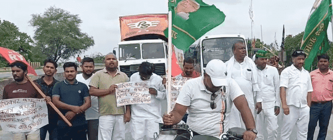 बिहार बंद: महागठबंधन ने दिल्ली-कोलकाता हाईवे को किया जाम, कई यात्री वाहन और मालवाहक वाहन फंसे, एंबुलेंस को बदलना पड़ा रस्ता