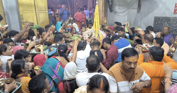 Bihar News: सावन के पहले दिन बाबा गरीबनाथ धाम में उमड़ा भक्तों का जनसैलाब