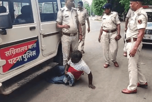 Bihar News: CM हाउस के बाहर देखने को मिला हाई वोल्टेज ड्रामा! जानें पूरा मामला 
