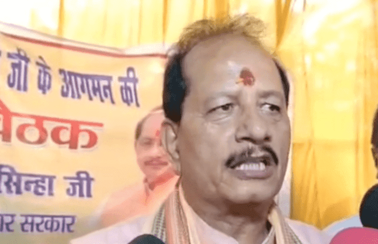Bihar News: विजय सिन्हा ने तेजस्वी यादव पर बोला हमला, कहा- ‘जंगलराज के पाठशाला से पढ़कर निकले वे गुंडाराज लाना चाहते है’