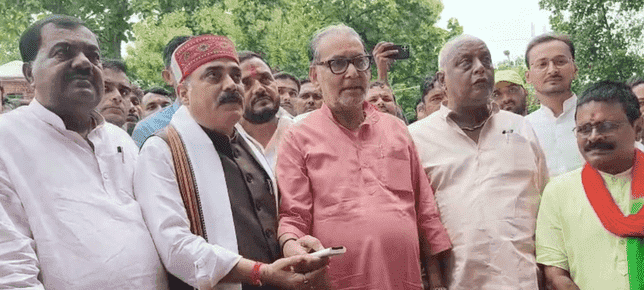 Bihar News: प्रधानमंत्री के दौरे से पहले मोतिहारी को मिला 16 करोड़ की योजनाओं का तोहफा, नगर विकास मंत्री जीवेश मिश्रा ने किया शिलान्यास