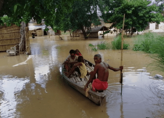 Bihar News: गंगा नदी में जलस्तर बढ़ने से इन गांवों में बाढ़ का खतरा, ग्रामीणों ने छोड़ा अपना गांव