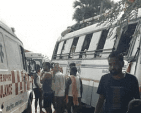 Bihar News: कांवड़ियों से भरी बस पेड़ से टकराई, 40 लोग हुए घायल, सभी की हालत गंभीर…