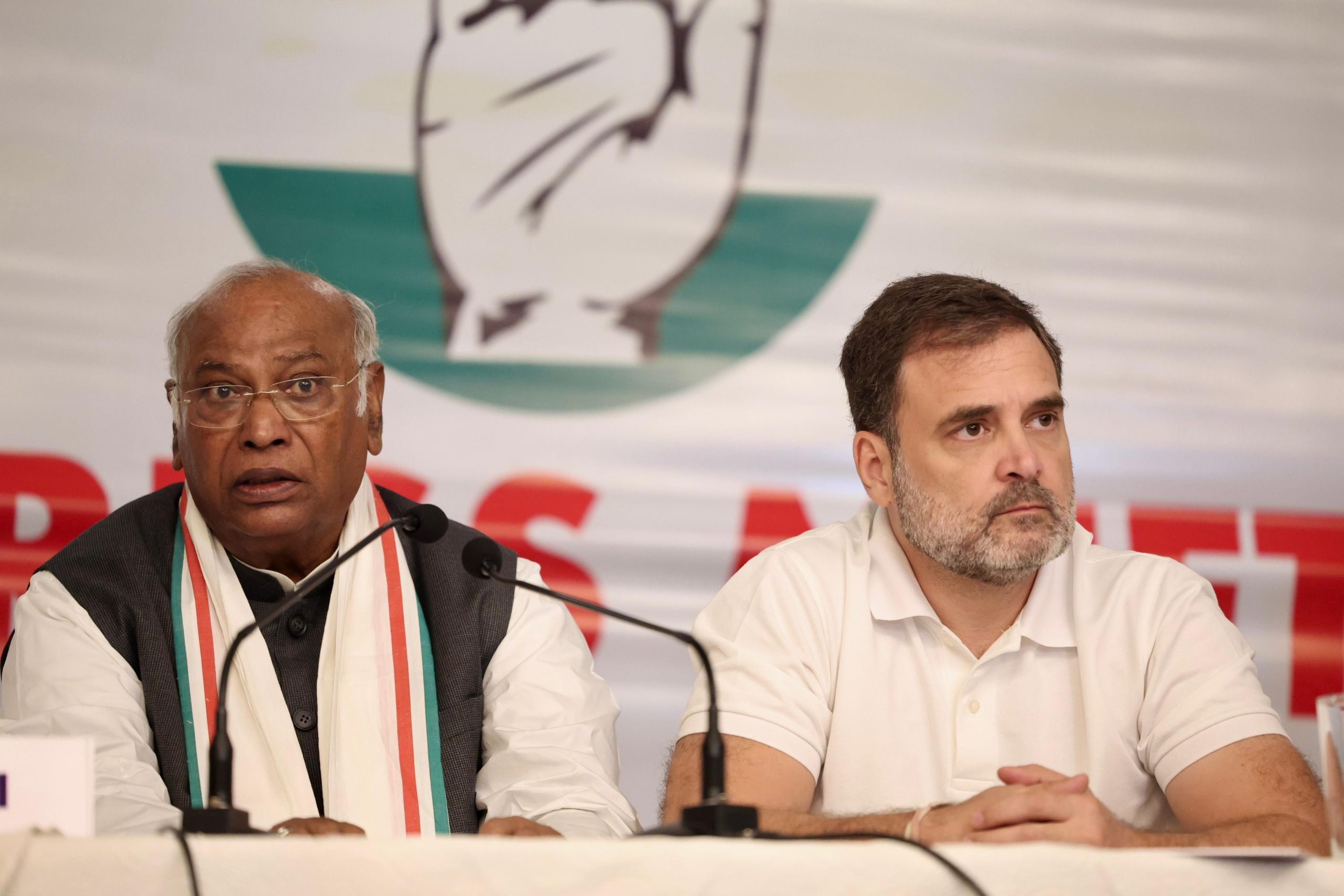 सरकार को घेरने विपक्ष ने रचा चक्रव्यूह : इंडी गठबंधन के नेताओं ने की मीटिंग, ‘ऑपरेशन सिंदूर’ से लेकर ‘SIR’ समेत इन मुद्दों पर तैयार की गई रणनीति