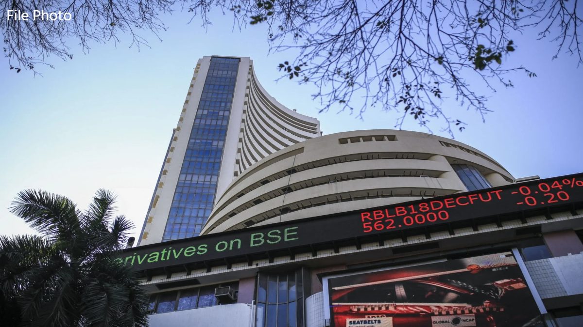 Share Market Opening Bell : Sensex में 100 अंकों की छलांग, Nifty में मामूली बढ़त — विदेशी निवेशकों की वापसी के संकेत