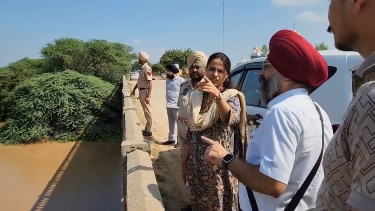 टांगरी नदी खतरे के निशान पर, लोगों में दहशत का माहौल