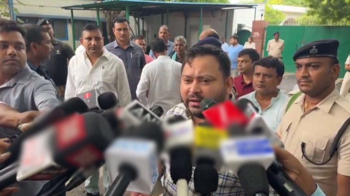 तेजस्वी यादव के दो EPIC नंबर मामले पर बोले राजद सांसद- चुनाव आयोग से मांगा था सबूत, फार्म दिखाने से क्यों बच रहा आयोग?