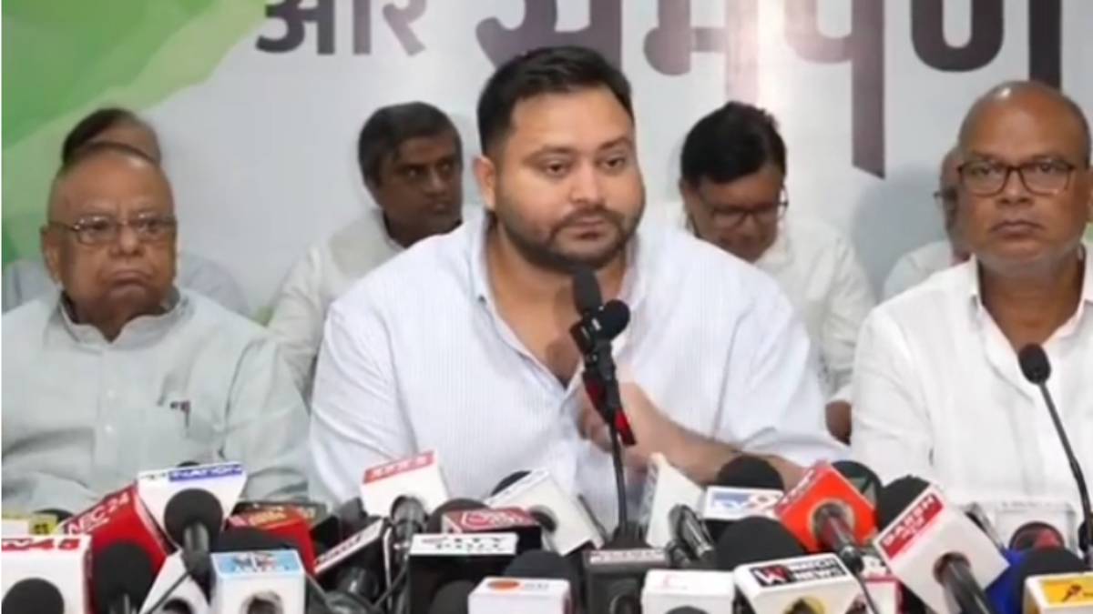 तेजस्वी को चुनाव आयोग का अल्टीमेटम, दो दिन में वोटर ID जमा करने का आदेश