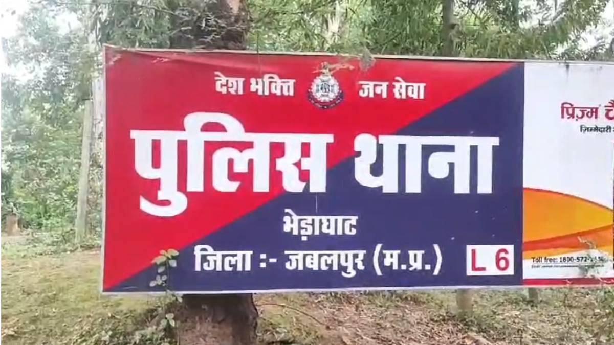 बताओ क्या जमाना आ गयाः कार मोड़ने के मामूली विवाद में छोटे ने की बड़े भाई की हत्या, रॉड से पीट-पीटकर उतारा मौत के घाट