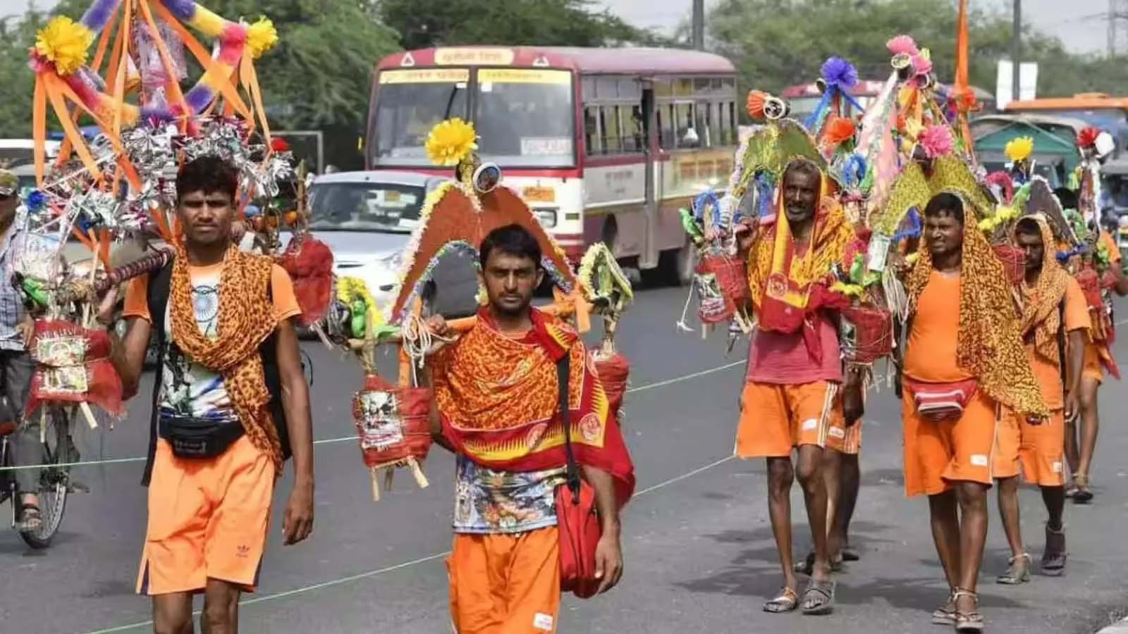 दिल्ली में भी UP वाला बैन, कांवड़ रूट पर बंद रहेंगी मीट की दुकानें, फूलों से होगा कांवड़ियों का स्वागत