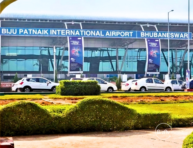 भुवनेश्वर हवाई अड्डे पर बैंकॉक से आए तीन यात्री हिरासत में, 30 करोड़ रुपये कीमती हाइड्रोपोनिक मारिजुआना जब्त