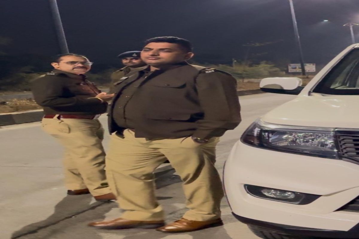 ‘मीडिया की औकात क्या है’: कहने वाले एडिशनल डीसीपी पर उनके ही स्टाफ ने उठाई उंगली, लिखा- हम उनके साथ काम नहीं कर सकते